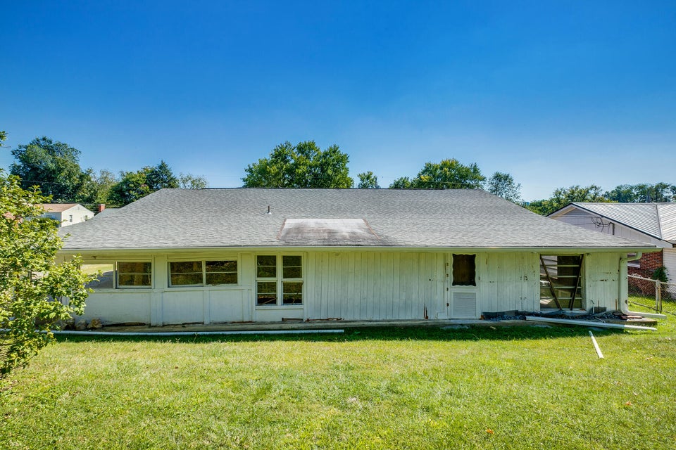 Photo #27: 806 Harding Avenue