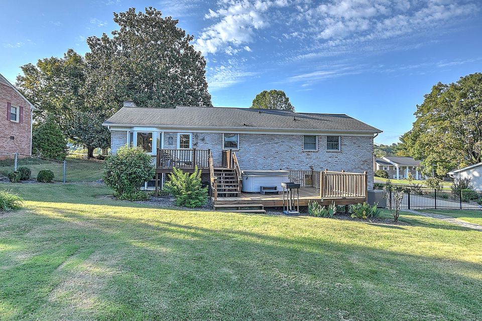 Photo #34: 835 Sir Echo Drive