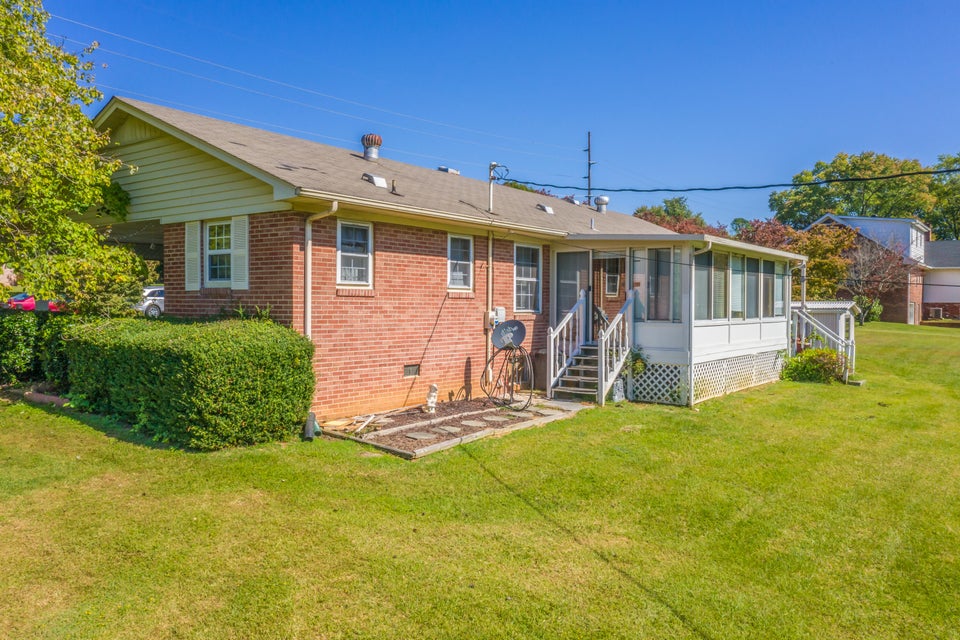 Photo #6: 1416 Robertson Blvd.