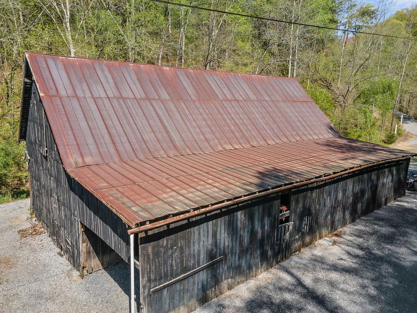 Photo #6: 323 Chippendell Lane