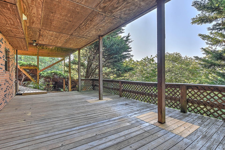 Photo #36: 1675 Celeste Avenue