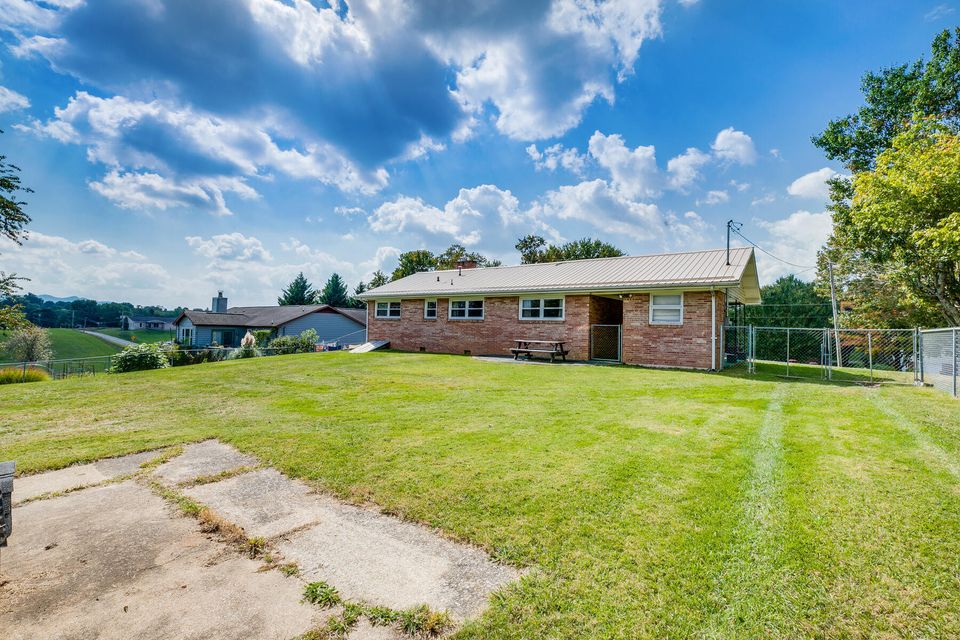Photo #33: 1001 Huffine Road
