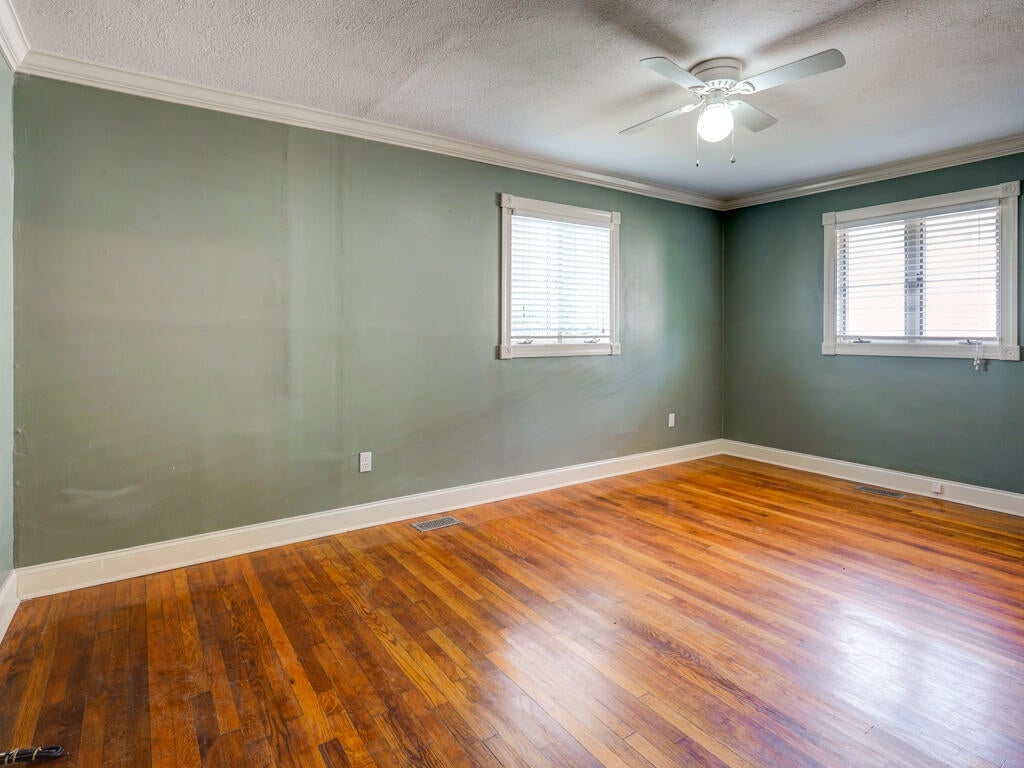 Photo #31: 400 Twin Oaks Drive