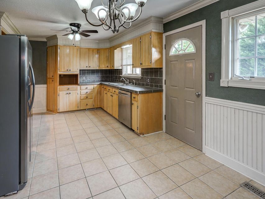 Photo #20: 400 Twin Oaks Drive