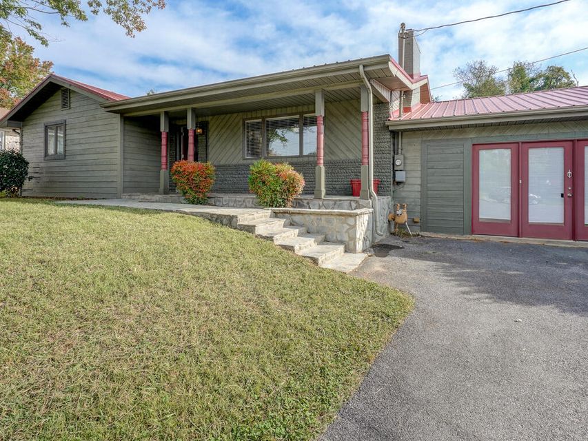 Photo #2: 400 Twin Oaks Drive