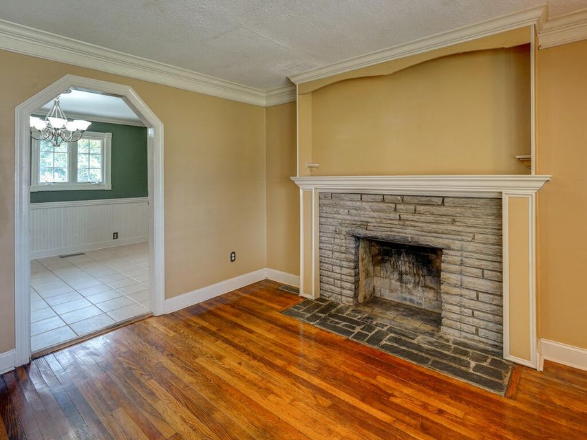 Photo #18: 400 Twin Oaks Drive