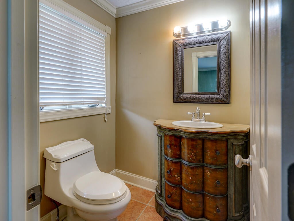 Photo #34: 400 Twin Oaks Drive