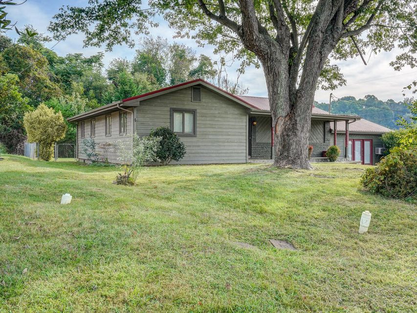 Photo #5: 400 Twin Oaks Drive