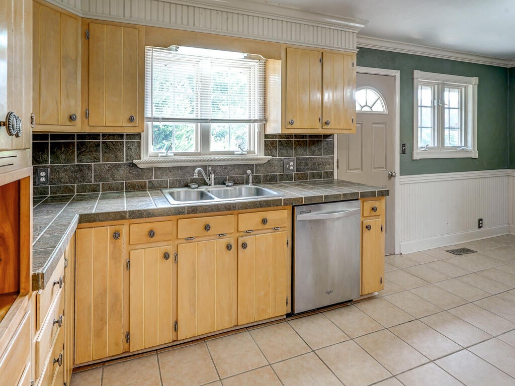 Photo #23: 400 Twin Oaks Drive