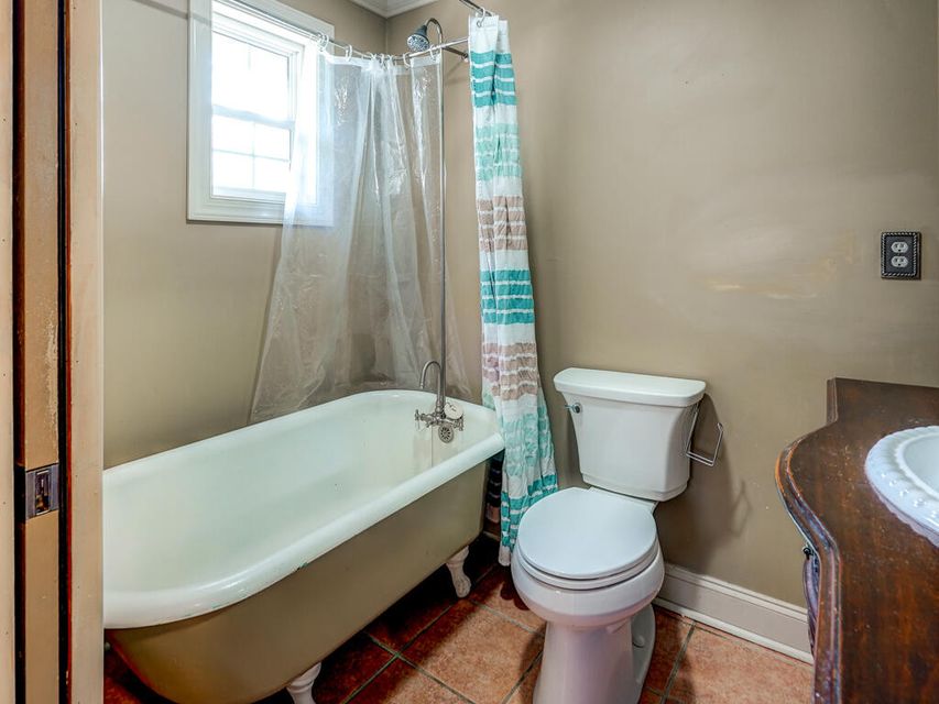 Photo #37: 400 Twin Oaks Drive