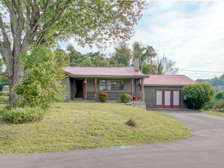 Photo #3: 400 Twin Oaks Drive