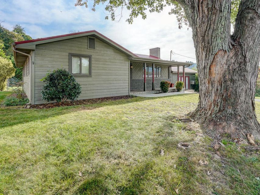 Photo #4: 400 Twin Oaks Drive