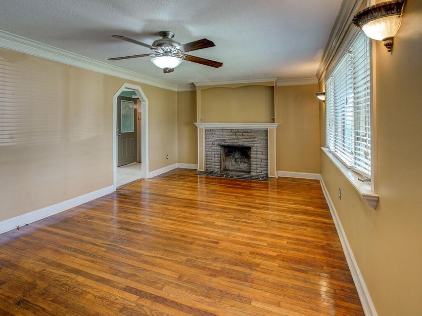 Photo #17: 400 Twin Oaks Drive