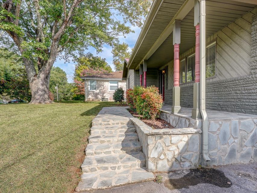 Photo #13: 400 Twin Oaks Drive