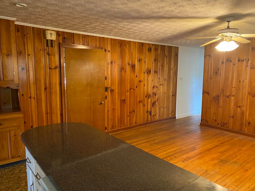 Photo #11: 806 Maple Street