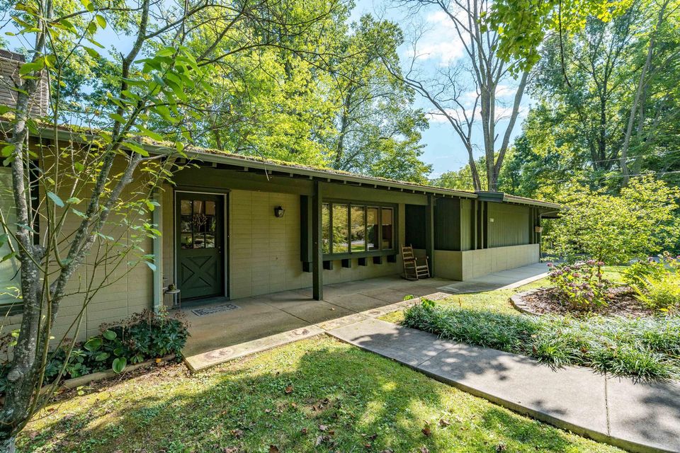 Photo #2: 1300 Iris Avenue