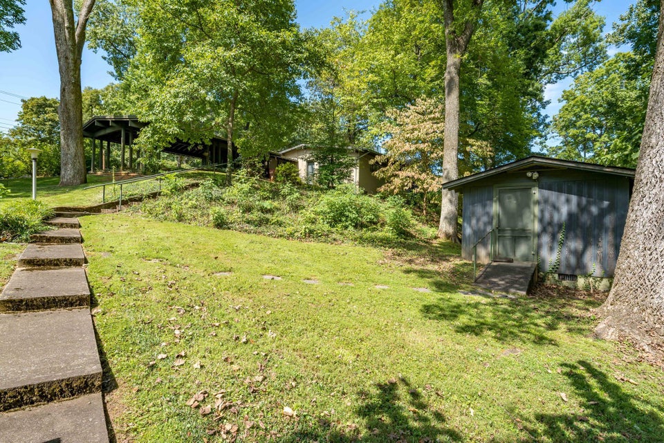 Photo #28: 1300 Iris Avenue