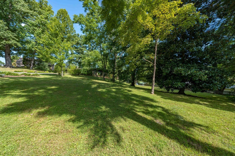 Photo #24: 1300 Iris Avenue