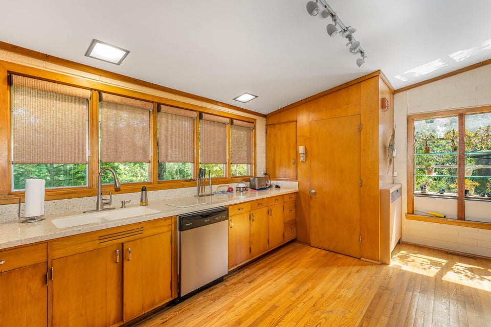 Photo #8: 1300 Iris Avenue
