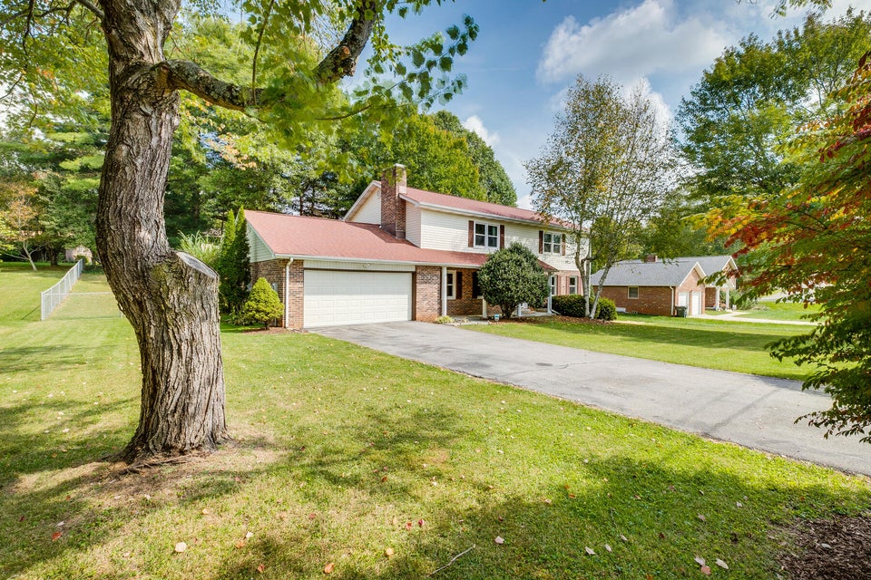 Photo #3: 104 South Hampton Drive