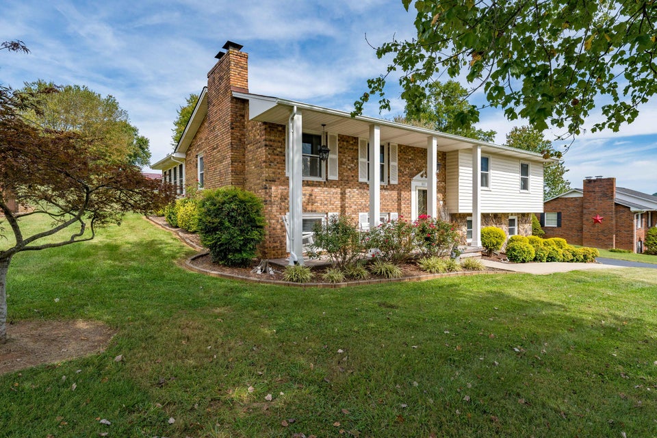 Photo #7: 801 Redwood Drive