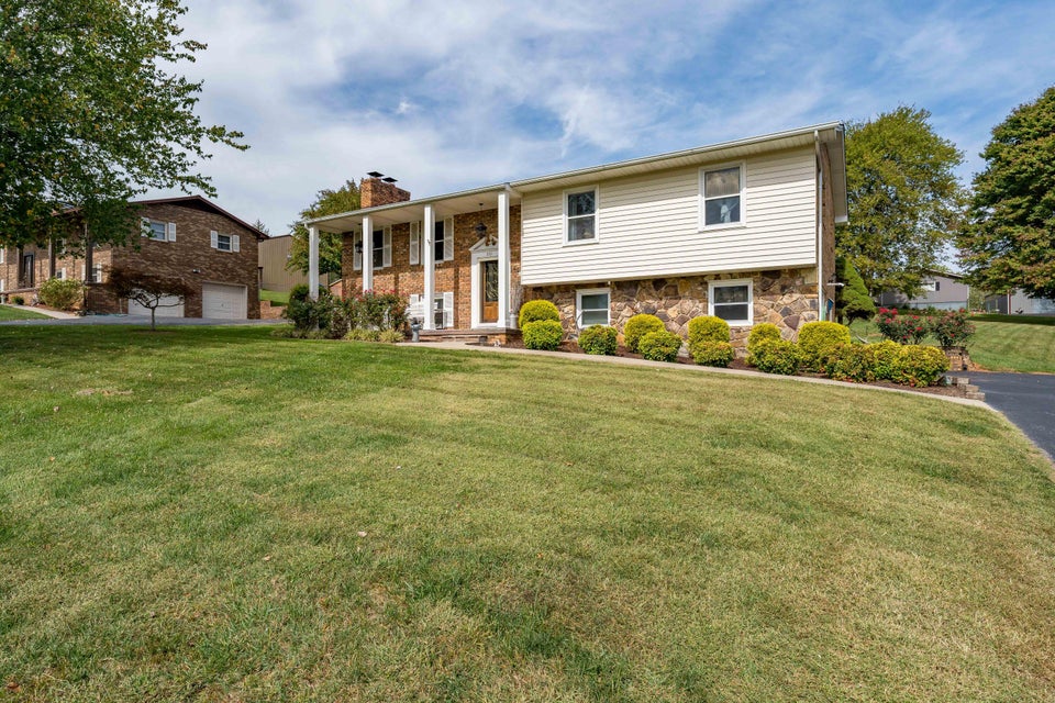 Photo #4: 801 Redwood Drive