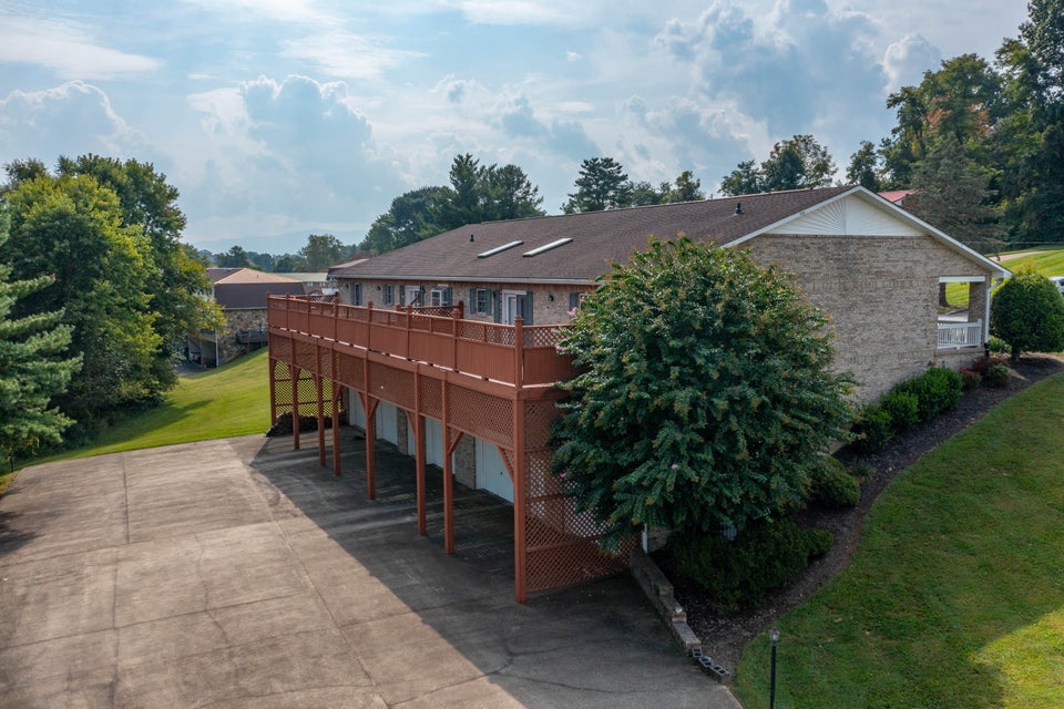 Photo #5: 101 Crestview Drive