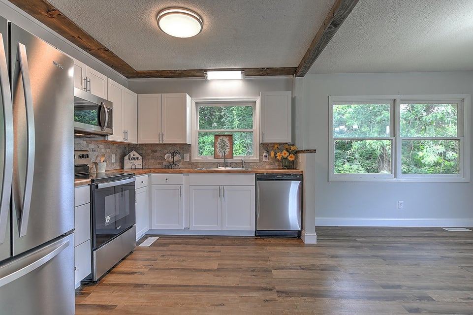 Photo #5: 400 Hermitage Drive