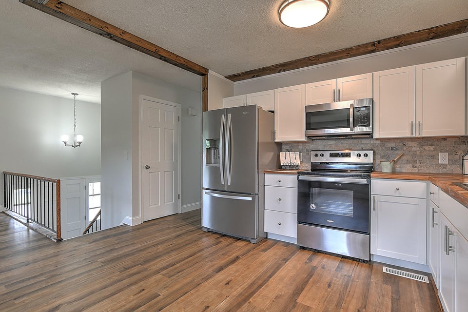Photo #8: 400 Hermitage Drive