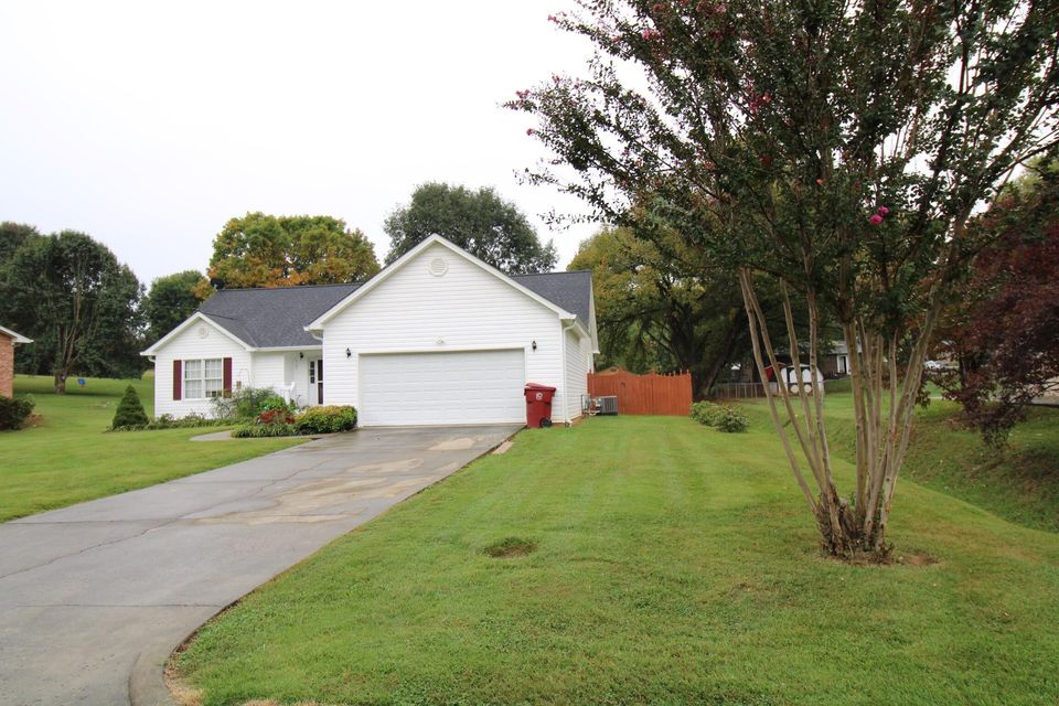 Photo #2: 2705 Oak Cliff Court