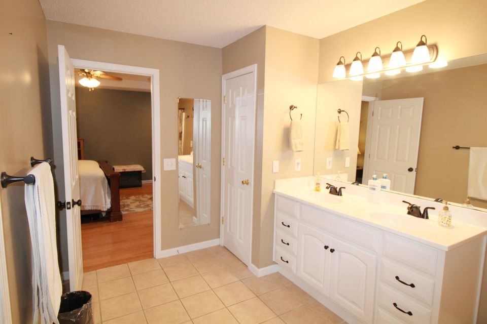 Photo #38: 2705 Oak Cliff Court