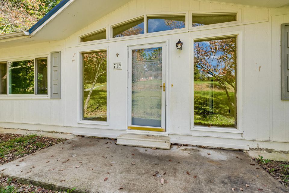 Photo #2: 719 Outer Drive