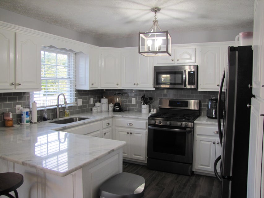 Photo #9: 807 Mockingbird Court
