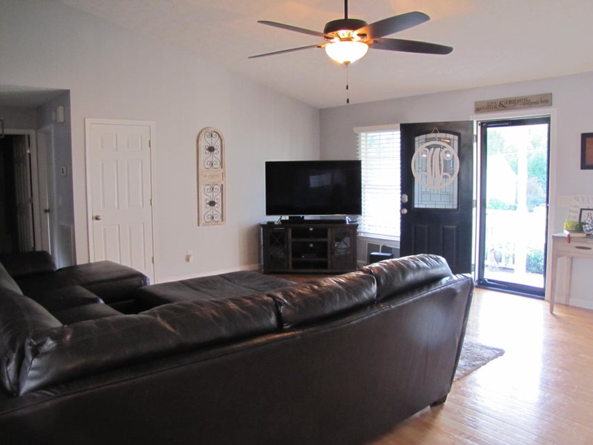 Photo #5: 807 Mockingbird Court