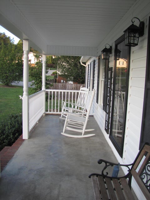 Photo #3: 807 Mockingbird Court