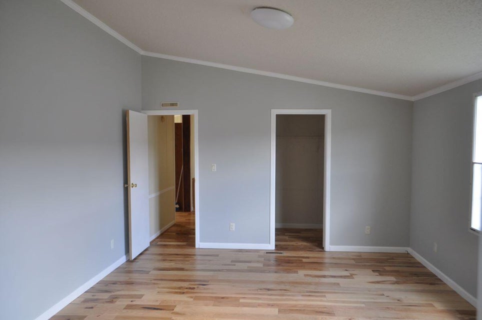 Photo #16: 814 University Street