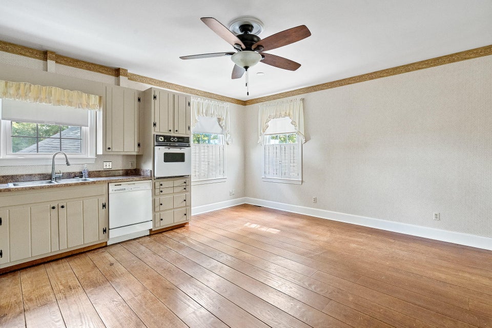 Photo #10: 807 Briarwood Drive