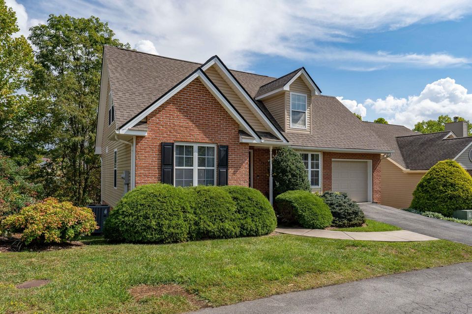 Photo #3: 517 Willowbrook Trace