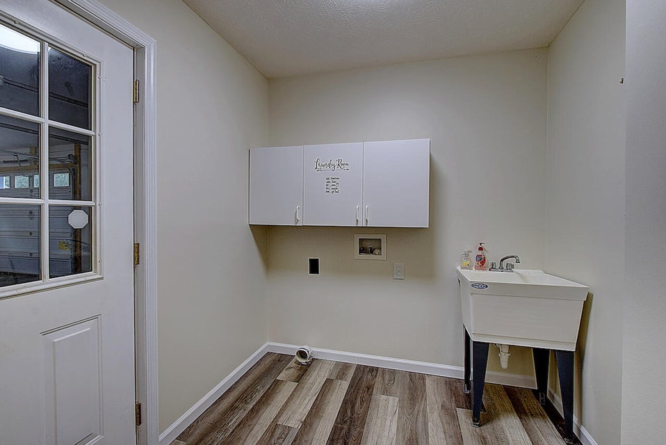 Photo #37: 3115 Summit Avenue