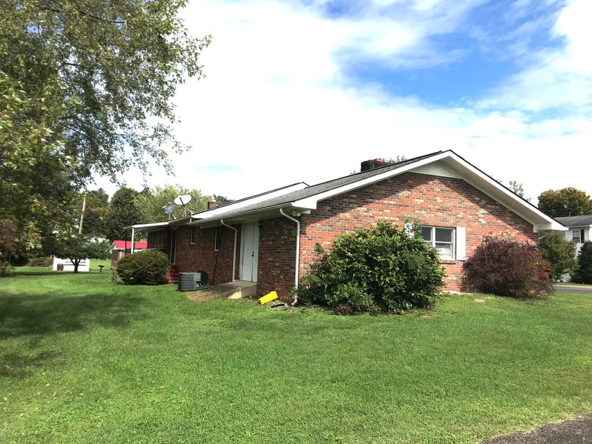 Photo #2: 222 Milbourn Street