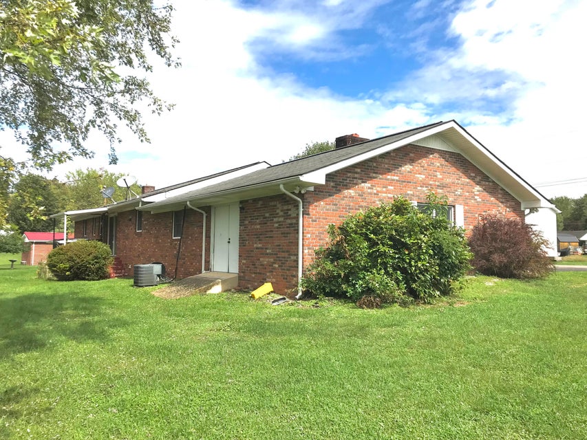 Photo #3: 222 Milbourn Street