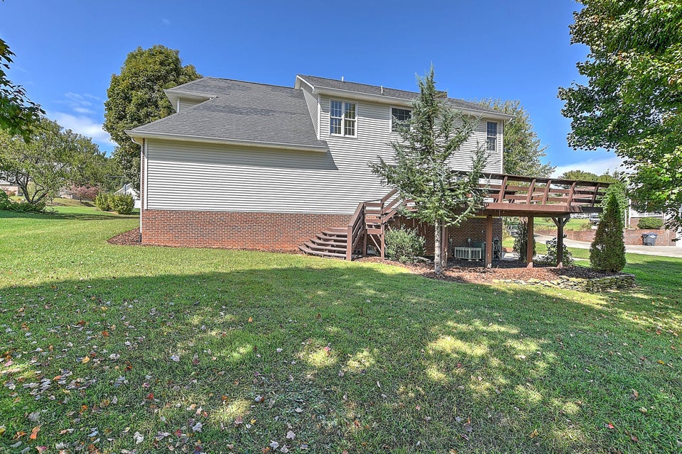 Photo #37: 736 Valley Drive