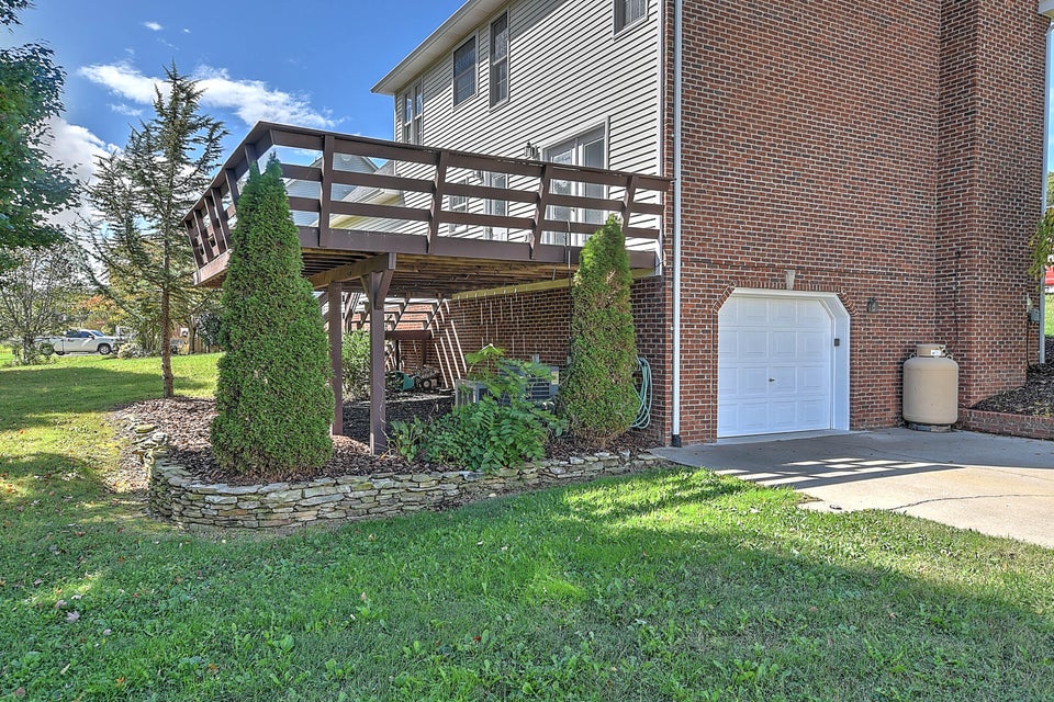 Photo #40: 736 Valley Drive