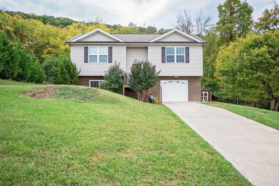 Photo #2: 1640 Ridgeway Drive