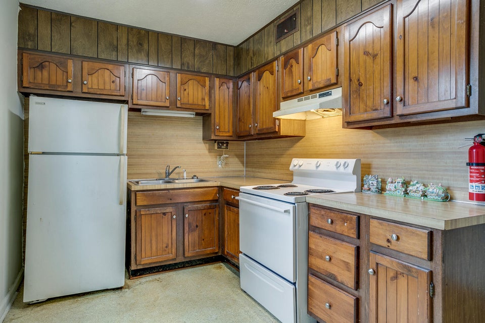 Photo #11: 1209 Lamont Street