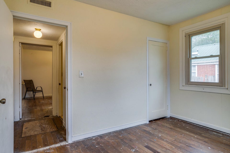 Photo #18: 1209 Lamont Street