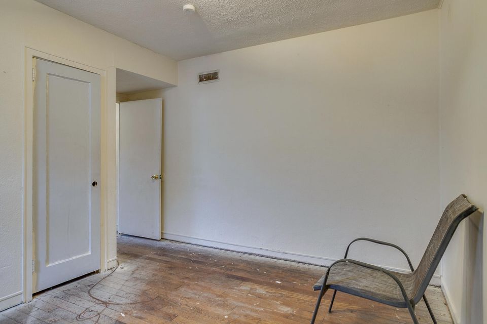 Photo #23: 1209 Lamont Street