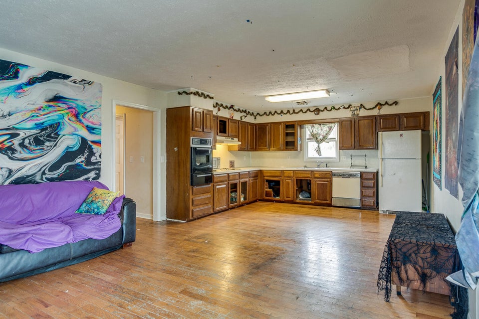 Photo #25: 1209 Lamont Street