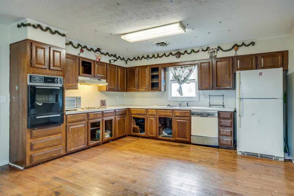 Photo #28: 1209 Lamont Street
