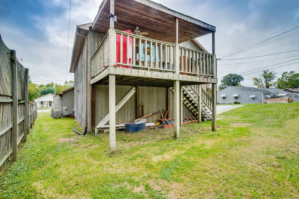 Photo #41: 1209 Lamont Street
